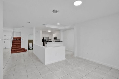 Купить виллу или дом в Дорал, Флорида 4 спальни, 195.56м2, № 1986836 - фото 8