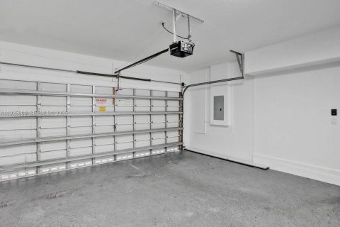 Купить виллу или дом в Дорал, Флорида 4 спальни, 195.56м2, № 1986836 - фото 22