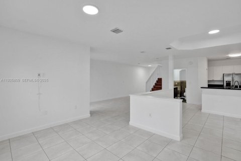 Купить виллу или дом в Дорал, Флорида 4 спальни, 195.56м2, № 1986836 - фото 9