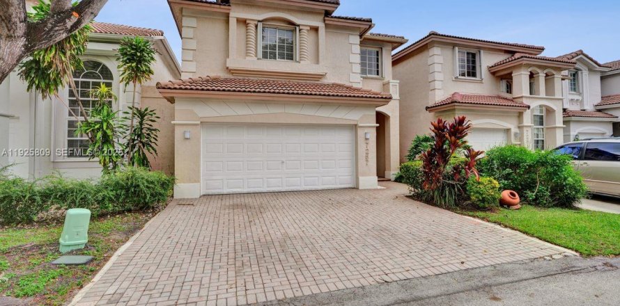 Дом в Дорал, Флорида 4 спальни, 195.56м2 № 1986836