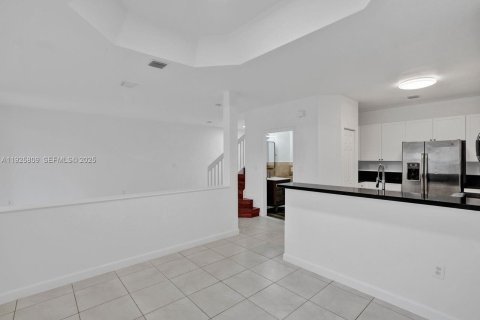 Купить виллу или дом в Дорал, Флорида 4 спальни, 195.56м2, № 1986836 - фото 12