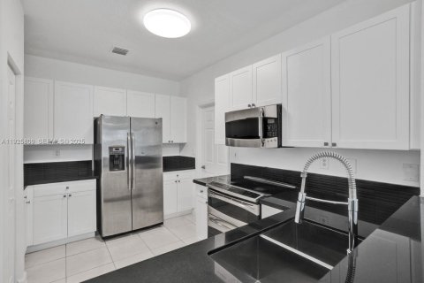 Купить виллу или дом в Дорал, Флорида 4 спальни, 195.56м2, № 1986836 - фото 14