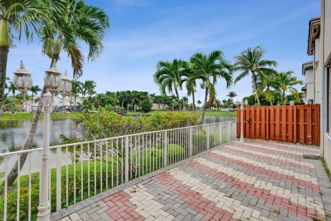 Купить виллу или дом в Дорал, Флорида 4 спальни, 195.56м2, № 1986836 - фото 24