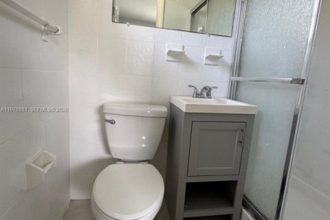 Снять в аренду виллу или дом в Норт-Майами-Бич, Флорида 3 спальни, 113.34м2, № 2045974 - фото 8