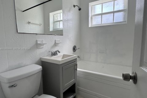 Снять в аренду виллу или дом в Норт-Майами-Бич, Флорида 3 спальни, 113.34м2, № 2045974 - фото 10