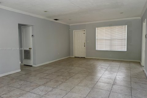 Снять в аренду виллу или дом в Норт-Майами-Бич, Флорида 3 спальни, 113.34м2, № 2045974 - фото 16