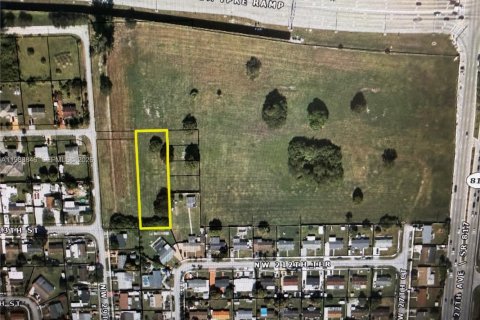 Terrain à Miami Gardens, Floride № 2048297