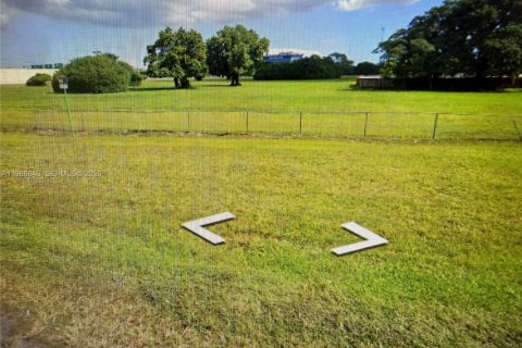 Terrain à vendre à Miami Gardens, Floride № 2048297 - photo 2