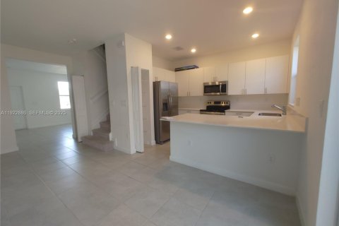 Touwnhouse à vendre à Homestead, Floride: 3 chambres, 137.77 m2 № 2039043 - photo 2