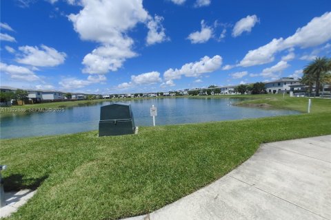 Touwnhouse à vendre à Homestead, Floride: 3 chambres, 137.77 m2 № 2039043 - photo 17