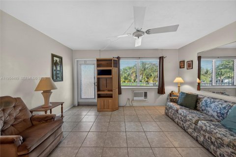 Condominio en venta en Pompano Beach, Florida, 1 dormitorio, 51.1 m2 № 2010856 - foto 9