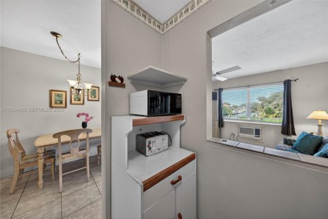 Condominio en venta en Pompano Beach, Florida, 1 dormitorio, 51.1 m2 № 2010856 - foto 16