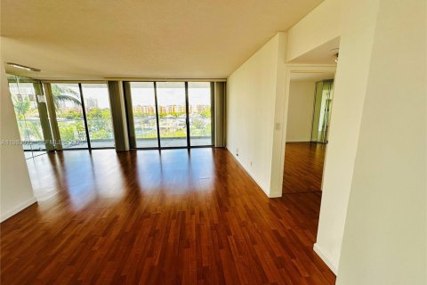 Снять в аренду кондоминиум в Авентура, Флорида 1 спальня, 100.06м2, № 2045451 - фото 3