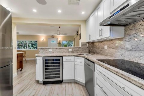 House in Fort Lauderdale, Florida 3 bedrooms, 131.74 sq.m. № 2063239 - photo 5