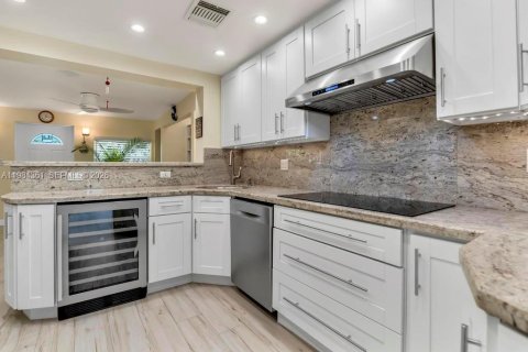 House in Fort Lauderdale, Florida 3 bedrooms, 131.74 sq.m. № 2063239 - photo 8