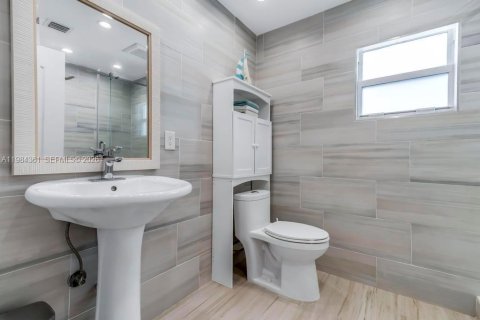 House in Fort Lauderdale, Florida 3 bedrooms, 131.74 sq.m. № 2063239 - photo 22