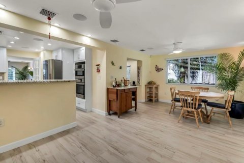 House in Fort Lauderdale, Florida 3 bedrooms, 131.74 sq.m. № 2063239 - photo 15