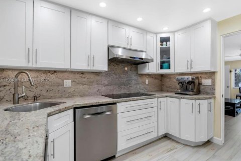 House in Fort Lauderdale, Florida 3 bedrooms, 131.74 sq.m. № 2063239 - photo 6