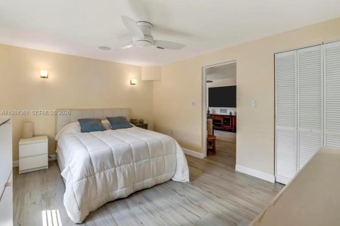 House in Fort Lauderdale, Florida 3 bedrooms, 131.74 sq.m. № 2063239 - photo 19