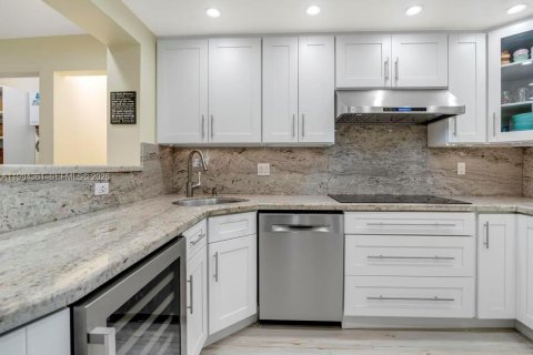 House in Fort Lauderdale, Florida 3 bedrooms, 131.74 sq.m. № 2063239 - photo 7