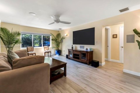 House in Fort Lauderdale, Florida 3 bedrooms, 131.74 sq.m. № 2063239 - photo 11