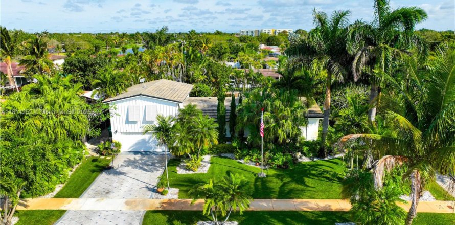 Casa en Miami, Florida 4 dormitorios, 166.3 m2 № 1755774