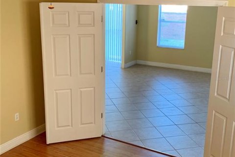 Villa ou maison à vendre à Tampa, Floride: 4 chambres, 248.23 m2 № 2418947 - photo 17