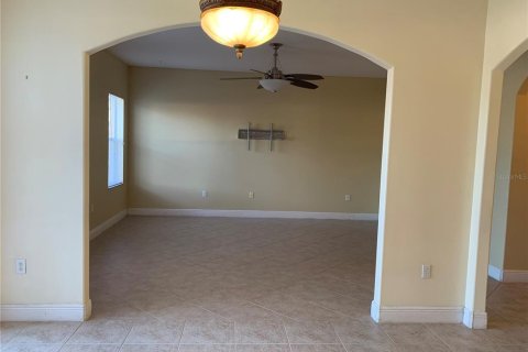 Villa ou maison à vendre à Tampa, Floride: 4 chambres, 248.23 m2 № 2418947 - photo 16