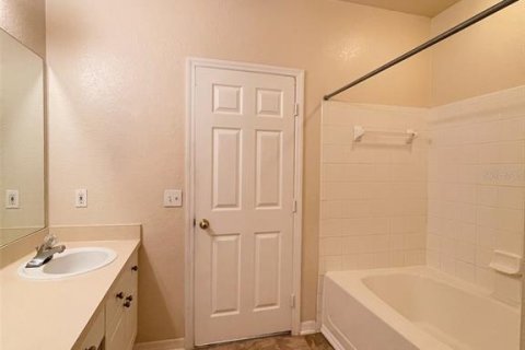 Condominio en alquiler en Tampa, Florida, 3 dormitorios, 121.61 m2 № 1884770 - foto 12
