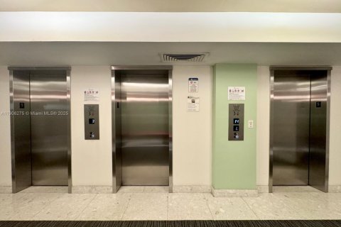 Copropriété à vendre à Hollywood, Floride: 1 chambre, 81.2 m2 № 1957051 - photo 28