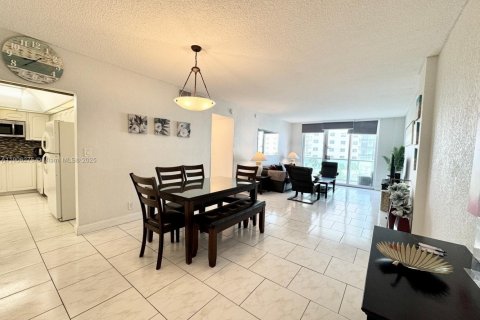Copropriété à vendre à Hollywood, Floride: 1 chambre, 81.2 m2 № 1957051 - photo 13