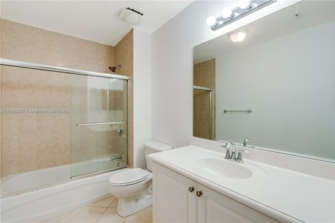 Condo in Miami, Florida, 2 bedrooms  № 1893549 - photo 17