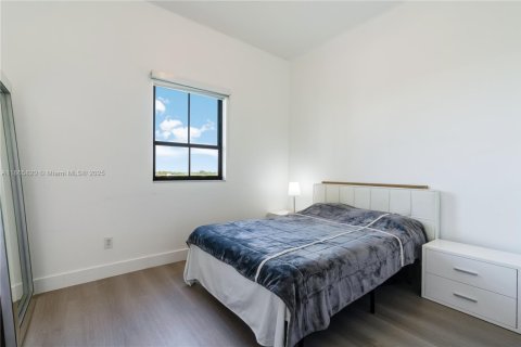 Condo in Miami, Florida, 2 bedrooms  № 1893549 - photo 7