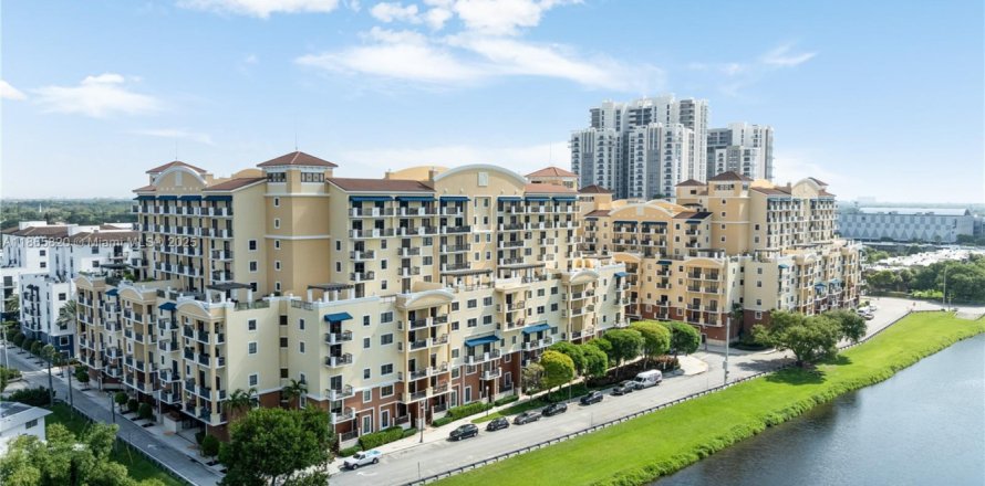Condo in Miami, Florida, 2 bedrooms № 1893549