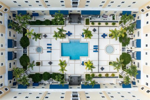 Condo in Miami, Florida, 2 bedrooms  № 1893549 - photo 21