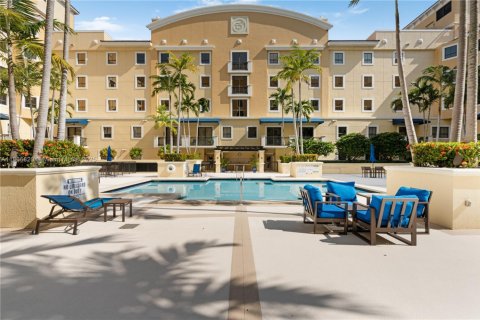 Condo in Miami, Florida, 2 bedrooms  № 1893549 - photo 8