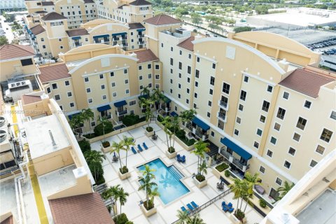 Condo in Miami, Florida, 2 bedrooms  № 1893549 - photo 10