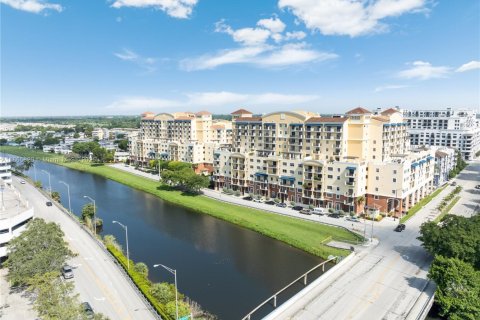 Condo in Miami, Florida, 2 bedrooms  № 1893549 - photo 23