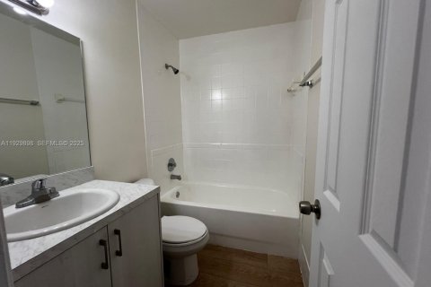 Снять в аренду таунхаус в Хайалиа, Флорида 2 спальни, 84.82м2, № 1989380 - фото 7