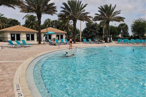 Casa en venta en Kissimmee, Florida, 6 dormitorios, 357.67 m2 № 1935464 - foto 6