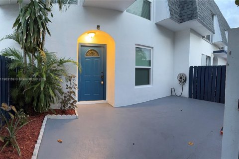 Touwnhouse à louer à Davie, Floride: 3 chambres, 133.78 m2 № 1956435 - photo 1