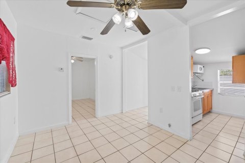 Casa en venta en Tampa, Florida, 3 dormitorios, 127.93 m2 № 1690033 - foto 17