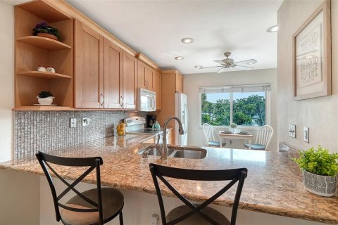 Copropriété à vendre à Sarasota, Floride: 2 chambres, 108.97 m2 № 2416844 - photo 13