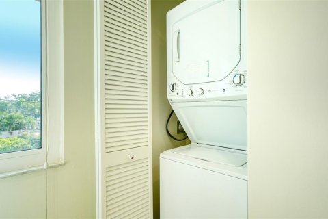 Copropriété à vendre à Sarasota, Floride: 2 chambres, 108.97 m2 № 2416844 - photo 24
