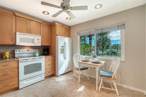 Copropriété à vendre à Sarasota, Floride: 2 chambres, 108.97 m2 № 2416844 - photo 14