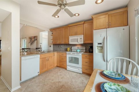 Copropriété à vendre à Sarasota, Floride: 2 chambres, 108.97 m2 № 2416844 - photo 15