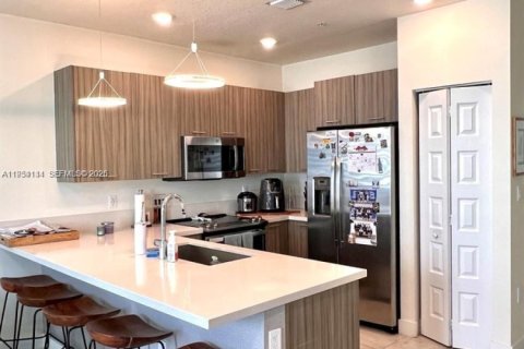 Condominio en Doral, Florida, 3 dormitorios № 2153316