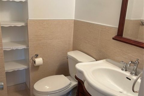 Condo in Surfside, Florida, 1 bedroom  № 1708338 - photo 7