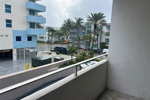 Condo in Surfside, Florida, 1 bedroom  № 1708338 - photo 5