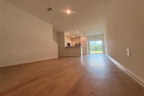 Touwnhouse à louer à Tampa, Floride: 3 chambres, 151.8 m2 № 2387593 - photo 6
